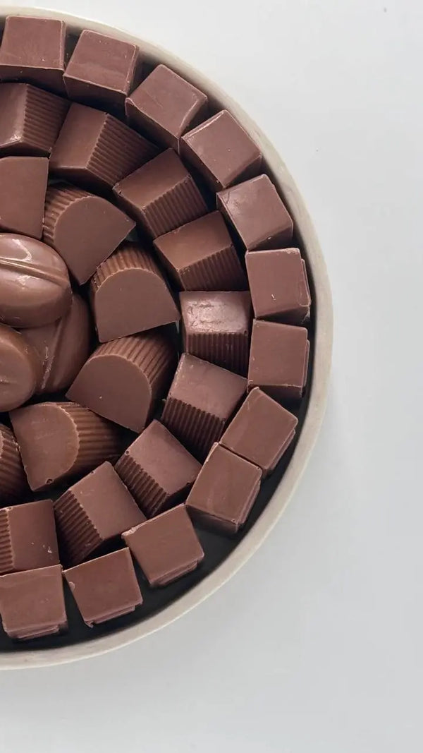 Belgian Flavors Stuffed Chocolate  Round With Base Poetry Plate With Acrylic Box 400 gm DANAT TAQUEEN